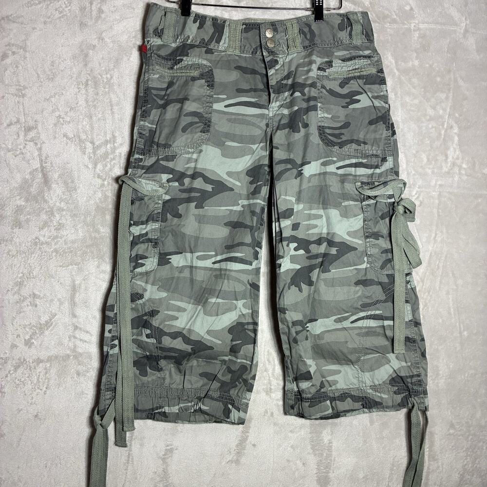 Vintage Fire Jeans Y2K Natalie Camo Capri Cargo Pants Size 17 / 34 Waist